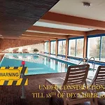With Pool & Sauna דירה