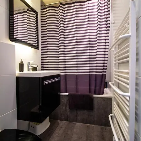 아파트 With Pool & Sauna