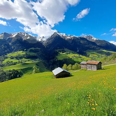 With Pool & Sauna Daire Laax