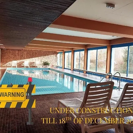With Pool & Sauna דירה