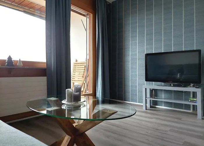 With Pool & Sauna Appartamento Laax